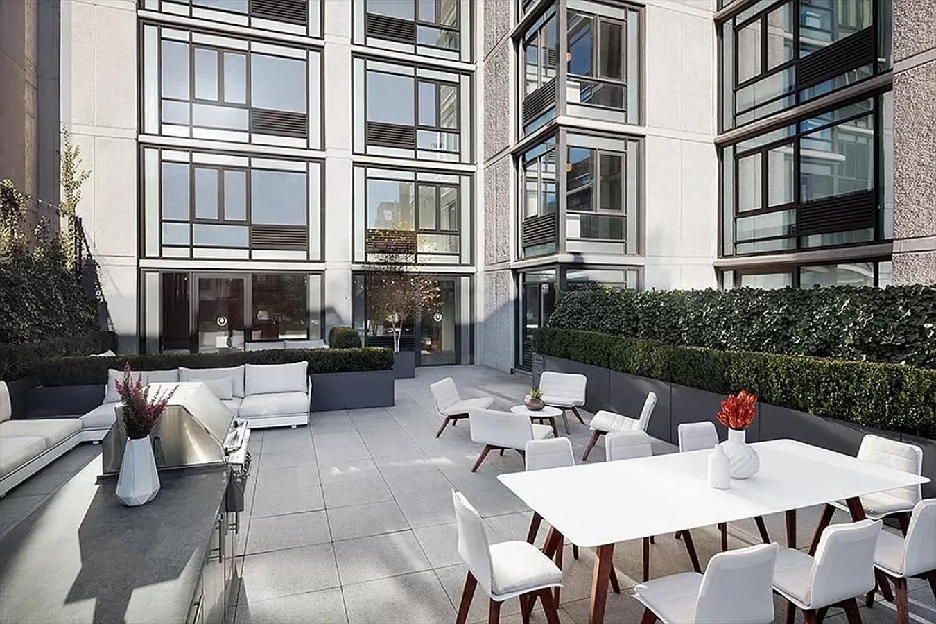 Gramercy Park, New York, 10010, United States, 2 Bedrooms Bedrooms, ,2 BathroomsBathrooms,Residential,For Sale,2040934