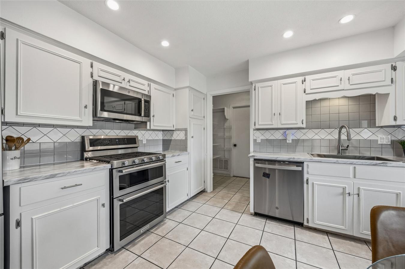 A rare opportunity for space, flexibility, and privacy in Northeast Au – image 6