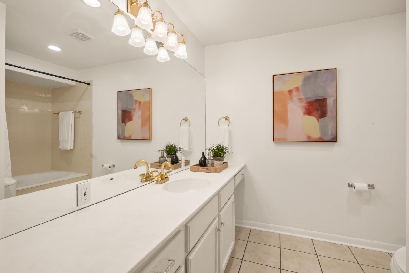 A rare opportunity for space, flexibility, and privacy in Northeast Au – image 5