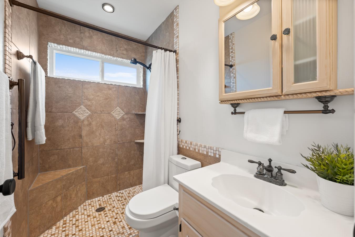 A rare opportunity for space, flexibility, and privacy in Northeast Au – image 9