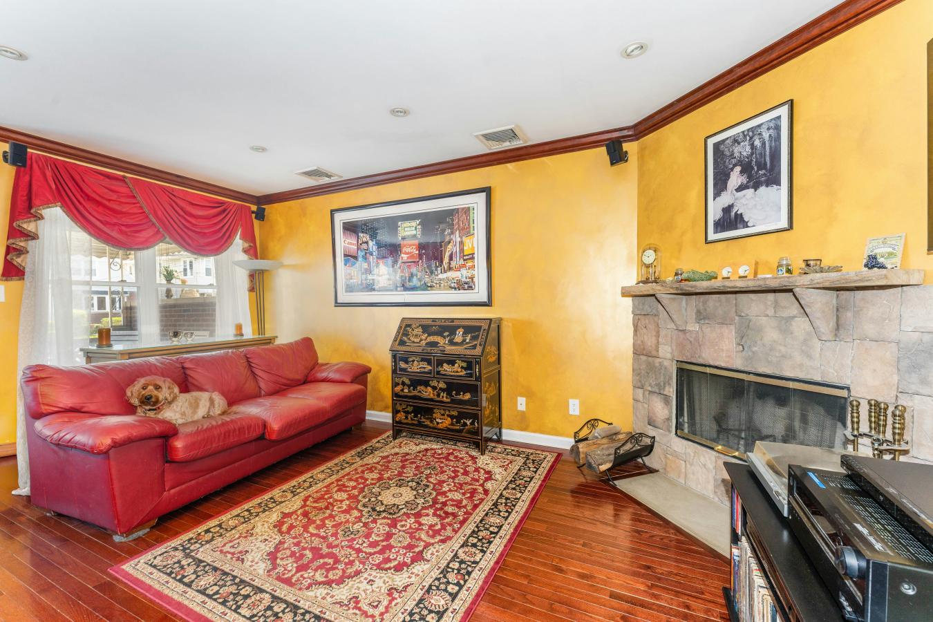 Whitestone, New York, 11357, United States, 3 Bedrooms Bedrooms, ,2 BathroomsBathrooms,Residential,For Sale,2040885