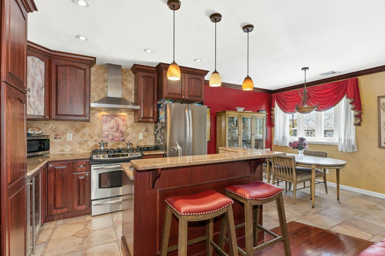 Whitestone, New York, 11357, United States, 3 Bedrooms Bedrooms, ,2 BathroomsBathrooms,Residential,For Sale,2040885
