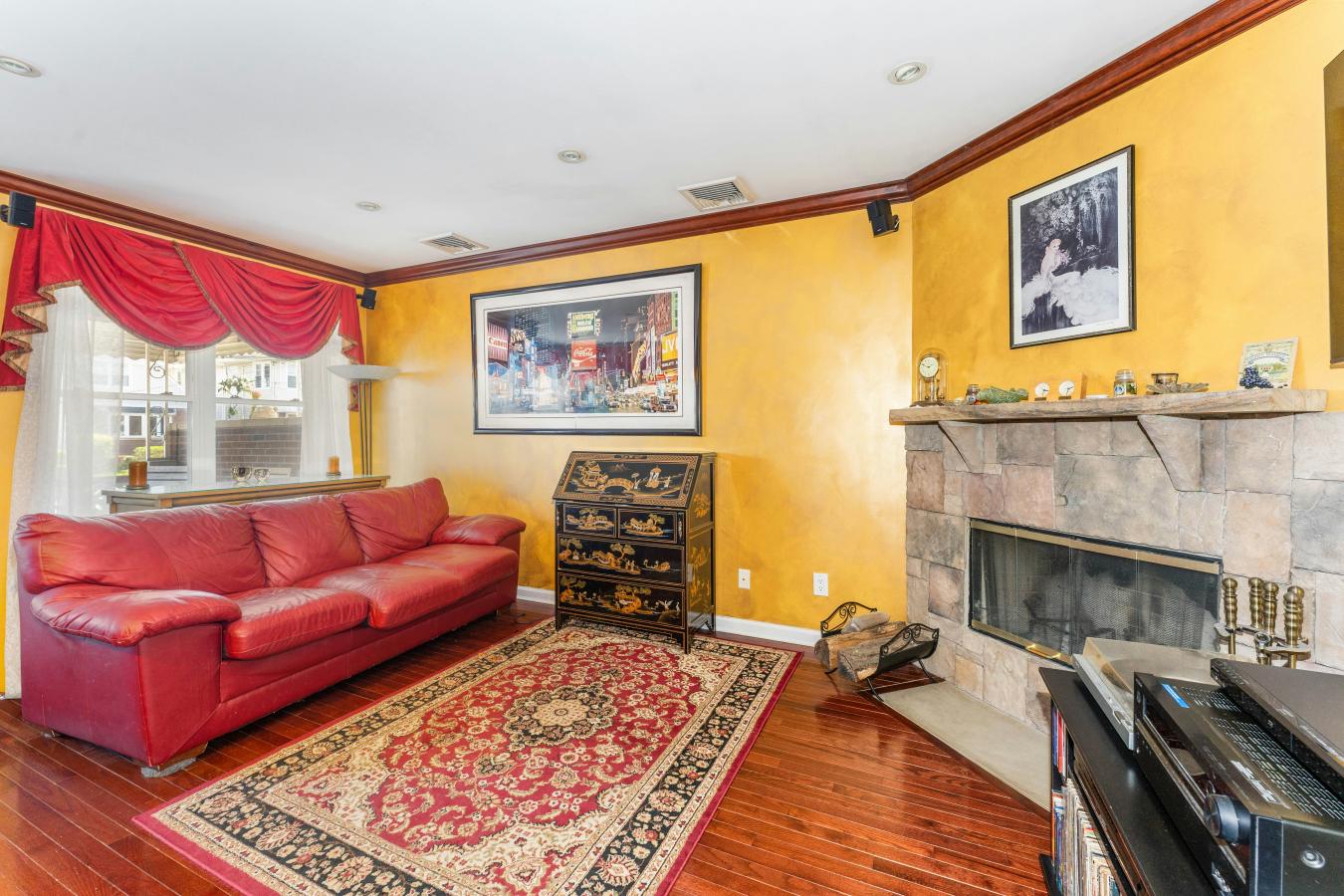 Whitestone, New York, 11357, United States, 3 Bedrooms Bedrooms, ,2 BathroomsBathrooms,Residential,For Sale,2040885