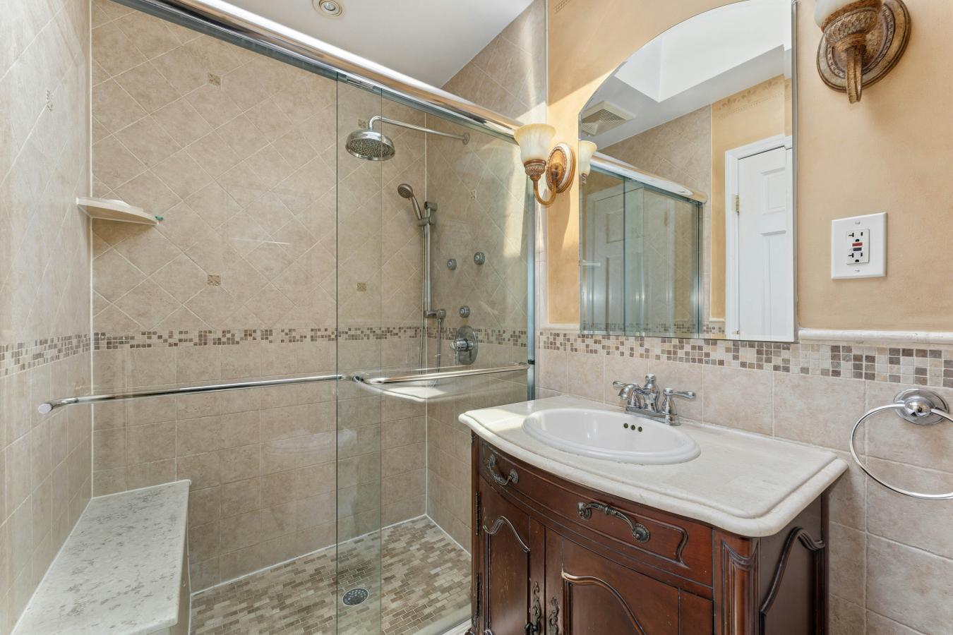 Whitestone, New York, 11357, United States, 3 Bedrooms Bedrooms, ,2 BathroomsBathrooms,Residential,For Sale,2040885