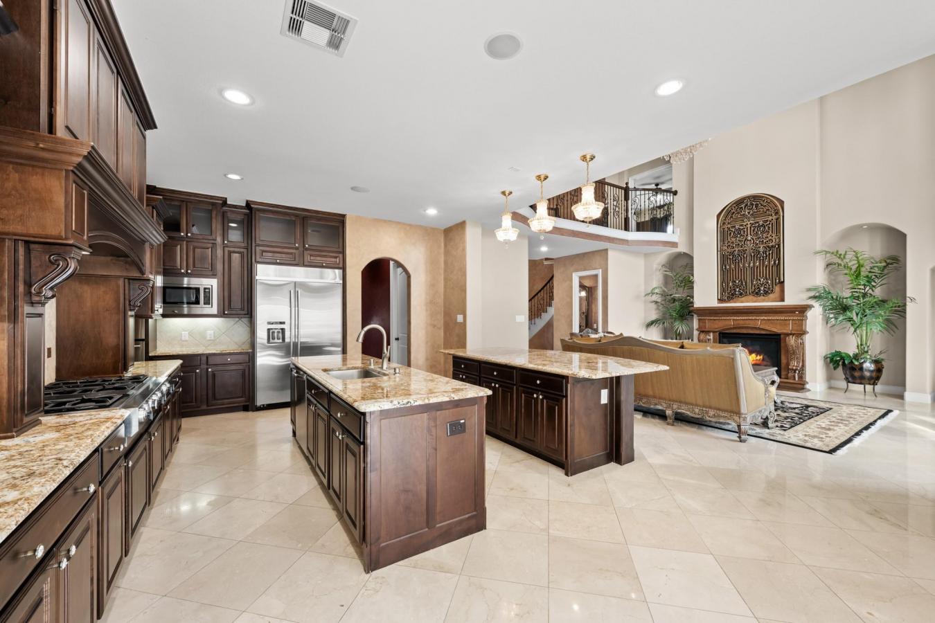 Luxury Mediterranean Estate located in the Village of Creekside Park & – image 15