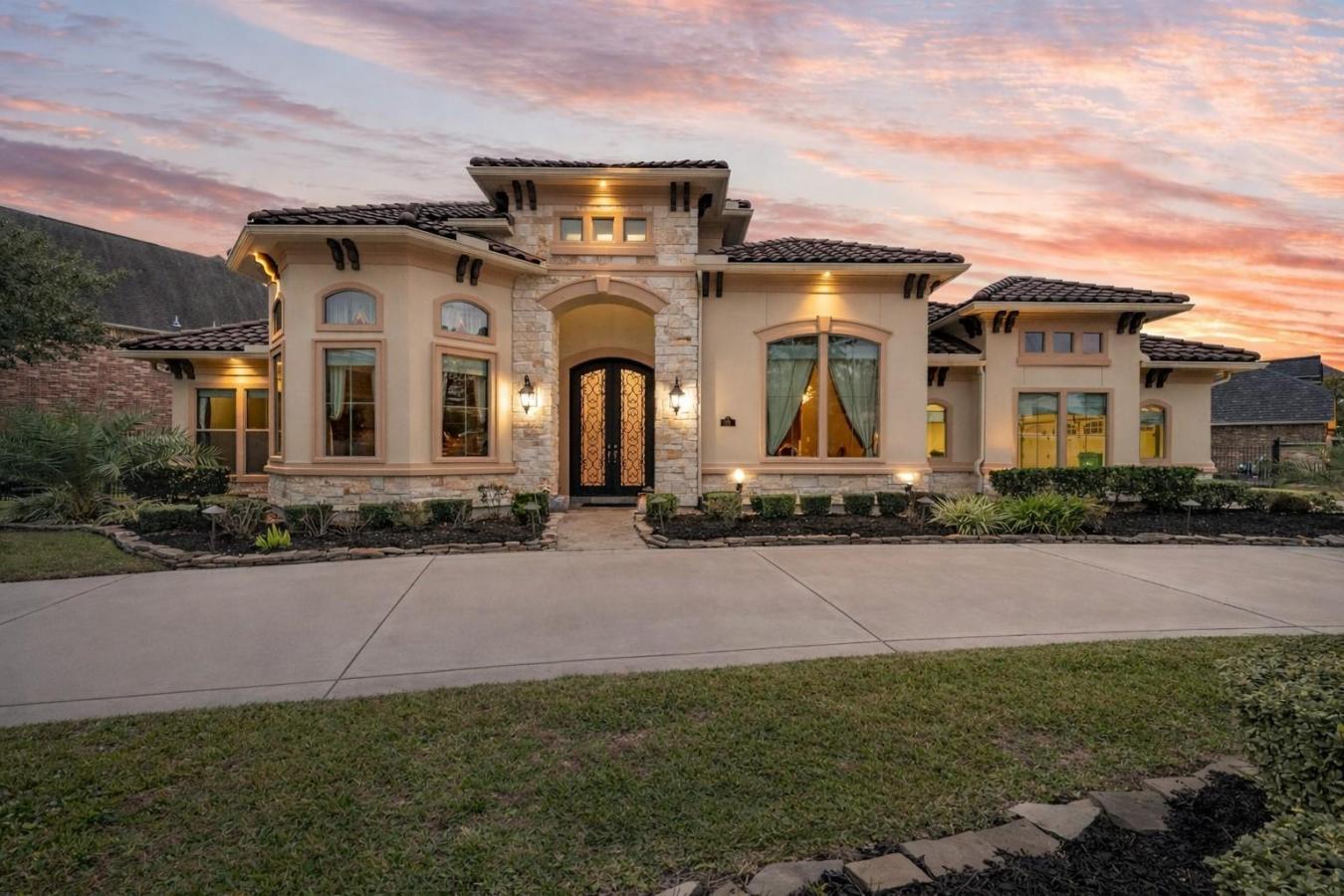 Luxury Mediterranean Estate located in the Village of Creekside Park & – image 2