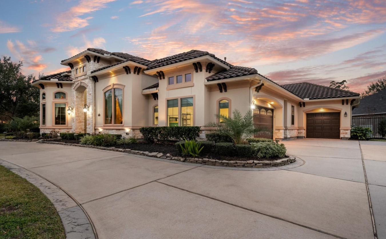 Luxury Mediterranean Estate located in the Village of Creekside Park & – image 3