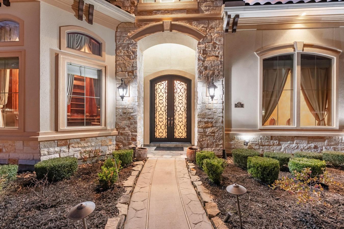 Luxury Mediterranean Estate located in the Village of Creekside Park & – image 4