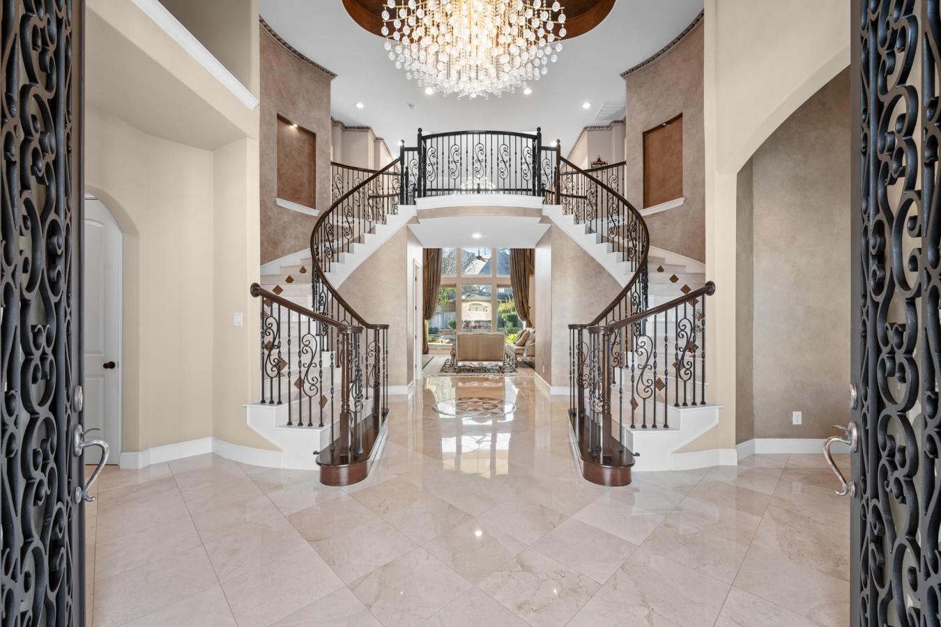 Luxury Mediterranean Estate located in the Village of Creekside Park & – image 5