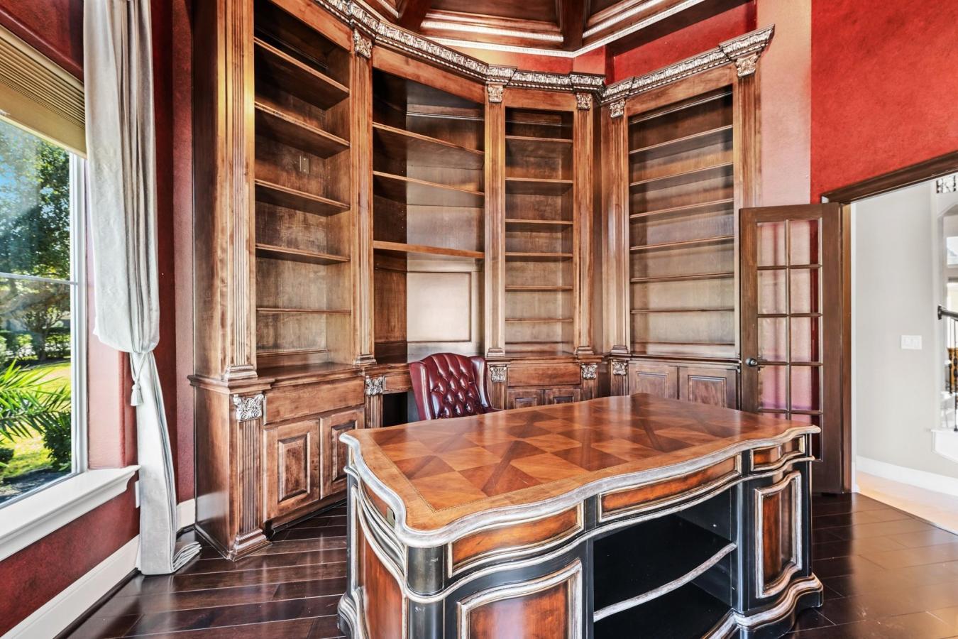 Luxury Mediterranean Estate located in the Village of Creekside Park & – image 9