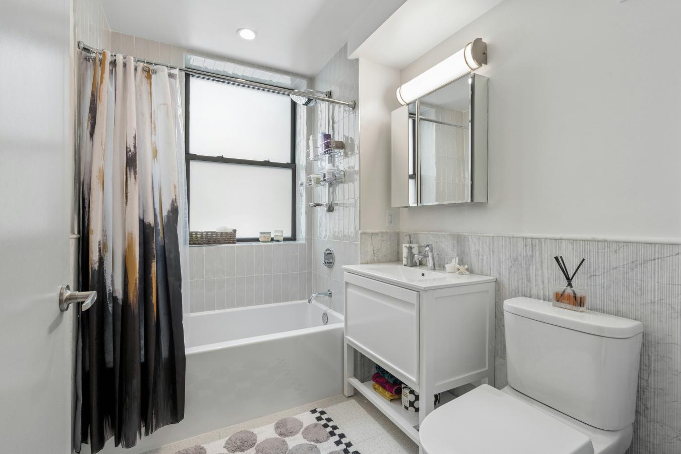 Hamilton Heights, New York, 10031, United States, 3 Bedrooms Bedrooms, ,3 BathroomsBathrooms,Residential,For Sale,2040836