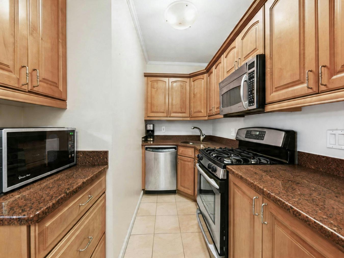 New York, New York, 10022, United States, 2 Bedrooms Bedrooms, ,2 BathroomsBathrooms,Residential,For Sale,2040835