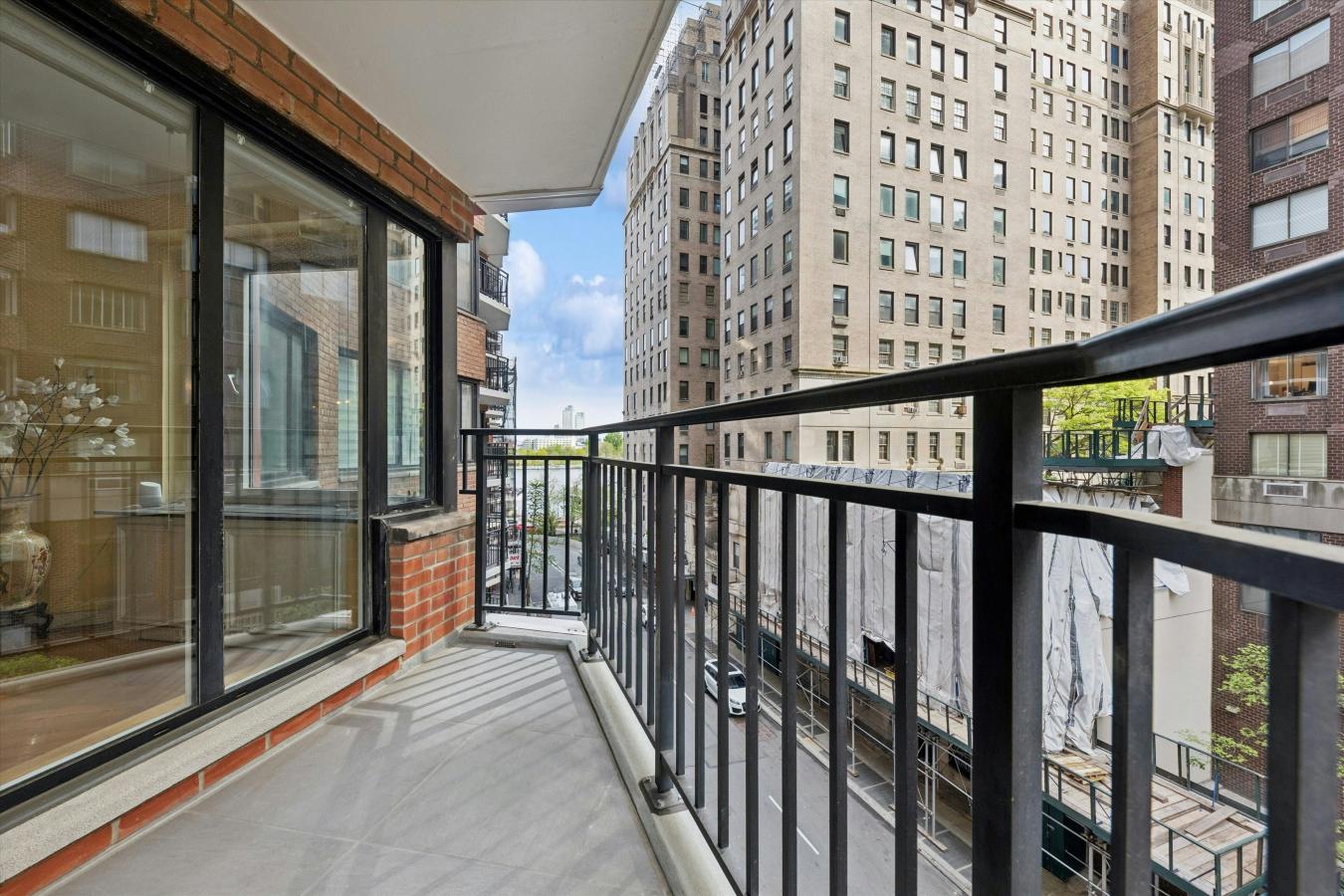 New York, New York, 10022, United States, 2 Bedrooms Bedrooms, ,2 BathroomsBathrooms,Residential,For Sale,2040835