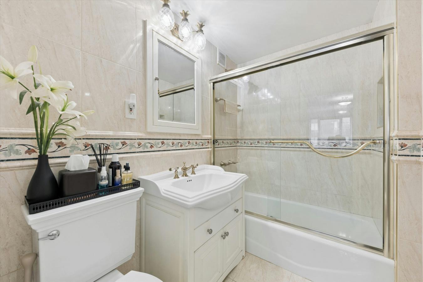 New York, New York, 10022, United States, 2 Bedrooms Bedrooms, ,2 BathroomsBathrooms,Residential,For Sale,2040835