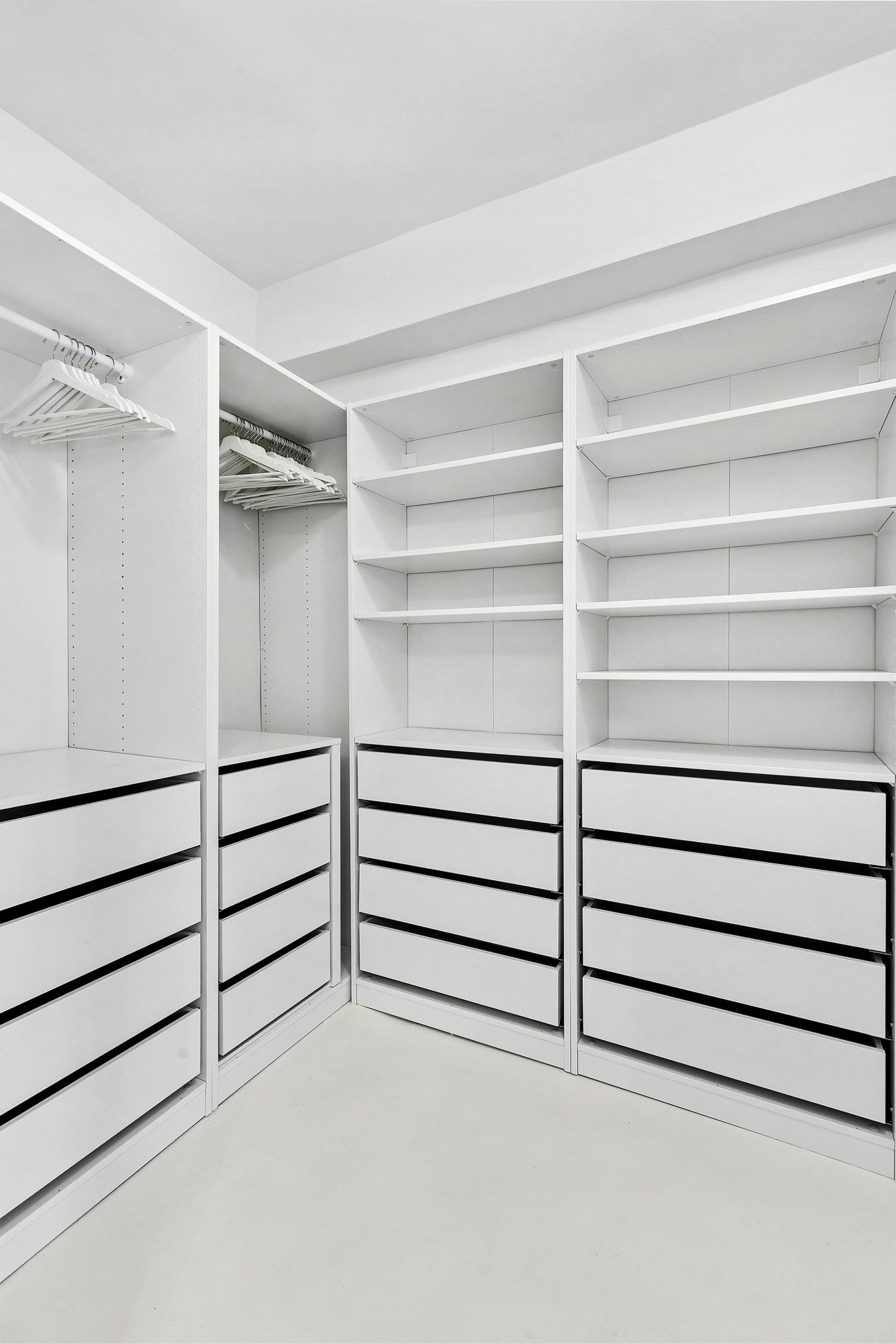 New York, New York, 10019, United States, 1 Bedroom Bedrooms, ,1 BathroomBathrooms,Residential,For Sale,2040834
