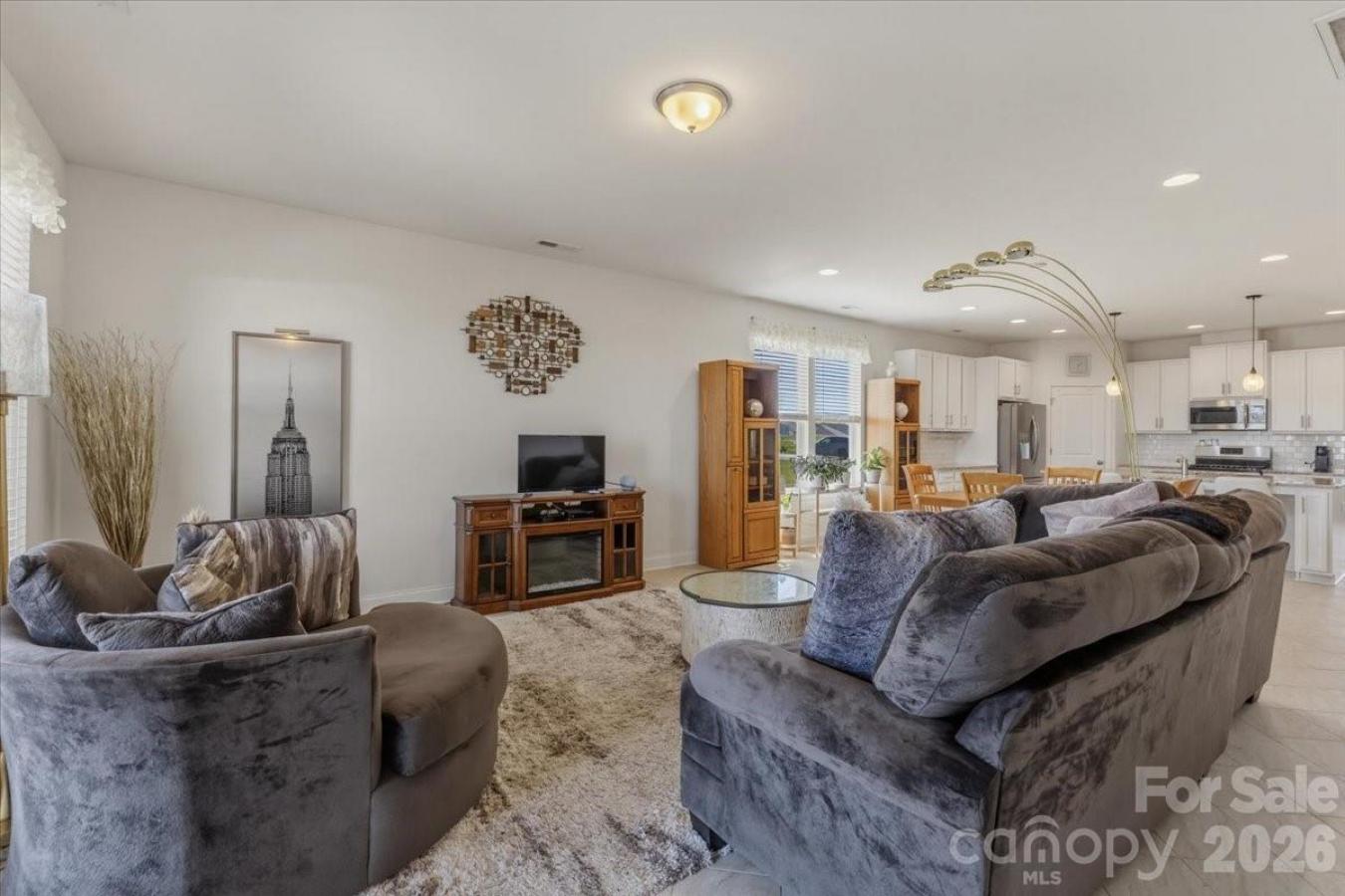 Move-in ready and beautifully designed, this 3-bedroom, 2.5-bath home – image 15