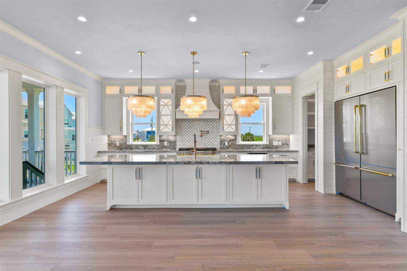 Galveston, Galveston, 77554, United States, 5 Bedrooms Bedrooms, ,4 BathroomsBathrooms,Residential,For Sale,2040814