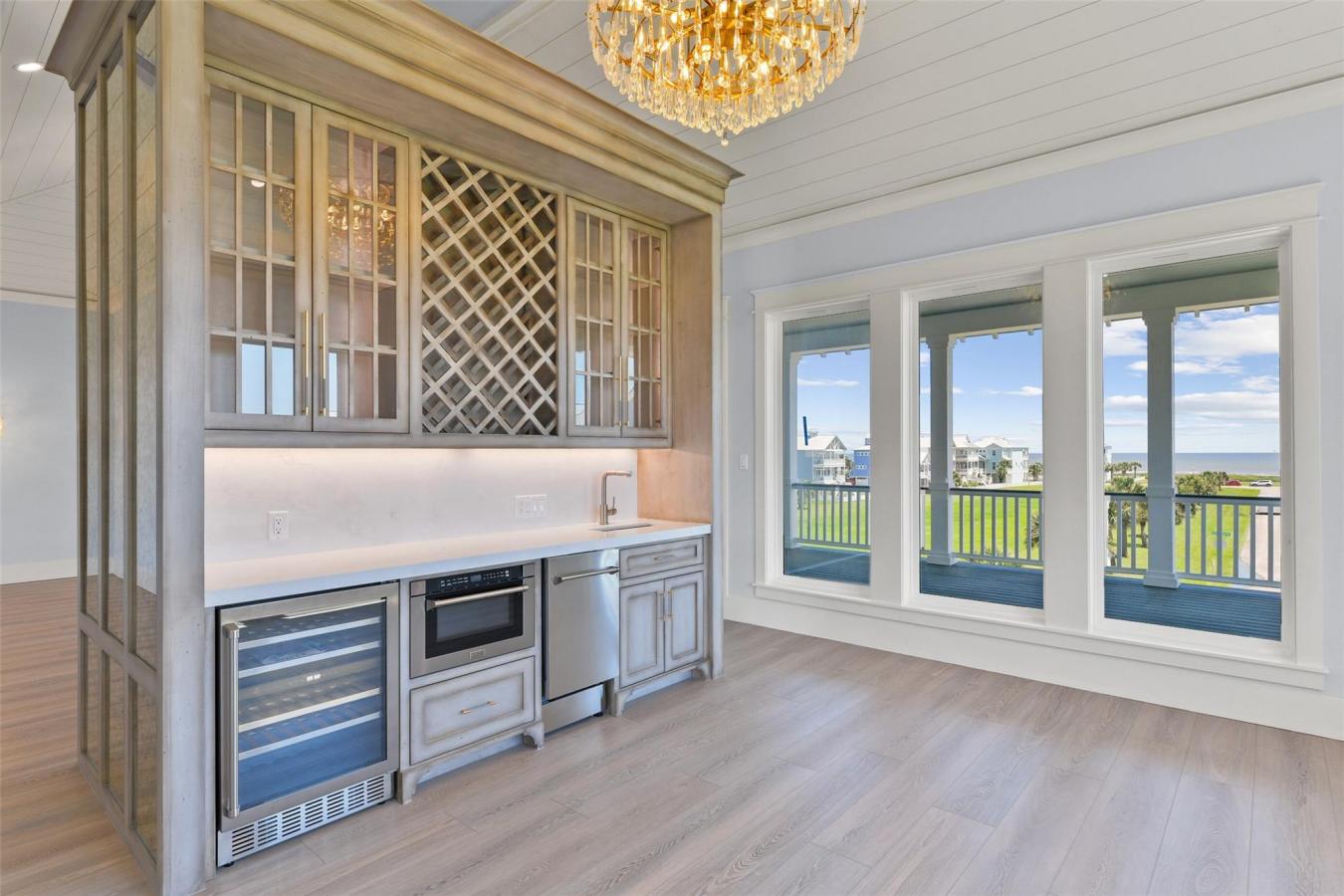 Galveston, Galveston, 77554, United States, 5 Bedrooms Bedrooms, ,4 BathroomsBathrooms,Residential,For Sale,2040814