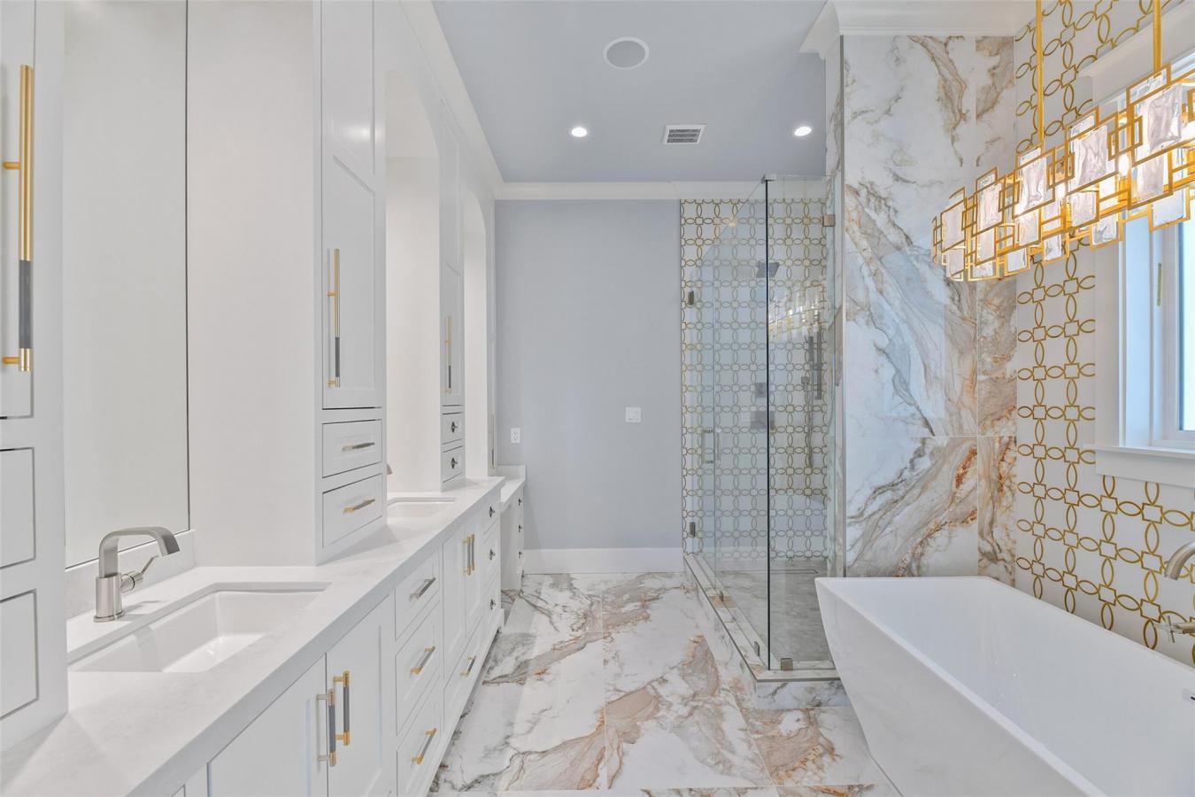 Galveston, Galveston, 77554, United States, 5 Bedrooms Bedrooms, ,4 BathroomsBathrooms,Residential,For Sale,2040814