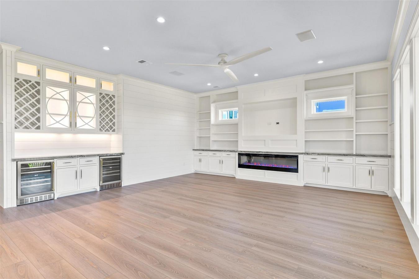 Galveston, Galveston, 77554, United States, 5 Bedrooms Bedrooms, ,4 BathroomsBathrooms,Residential,For Sale,2040814