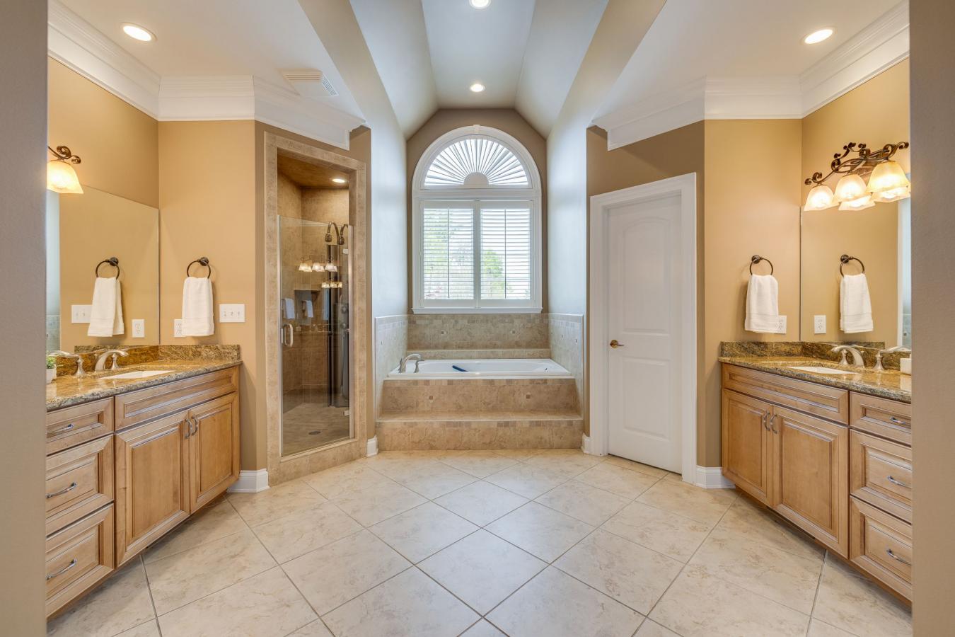 Kingsport, Sullivan, 37664, United States, 6 Bedrooms Bedrooms, ,6 BathroomsBathrooms,Residential,For Sale,2043059