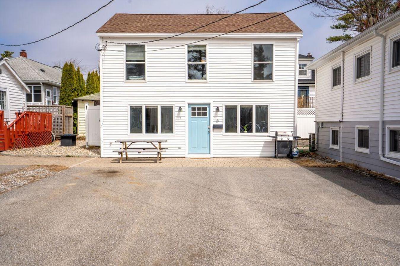 Beach life at its best! A rare opportunity to own a coastal retreat ju – image 2