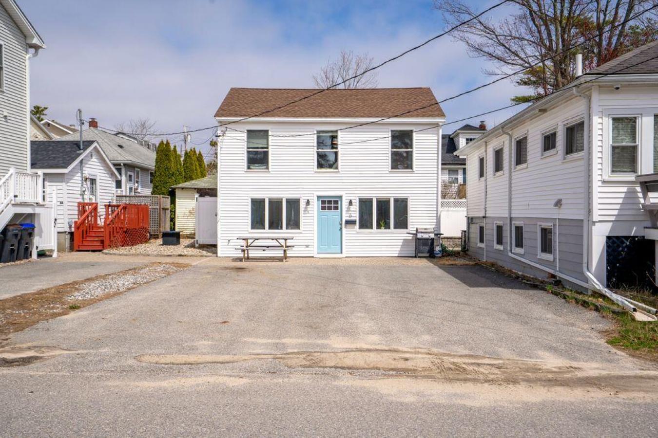Beach life at its best! A rare opportunity to own a coastal retreat ju – image 4