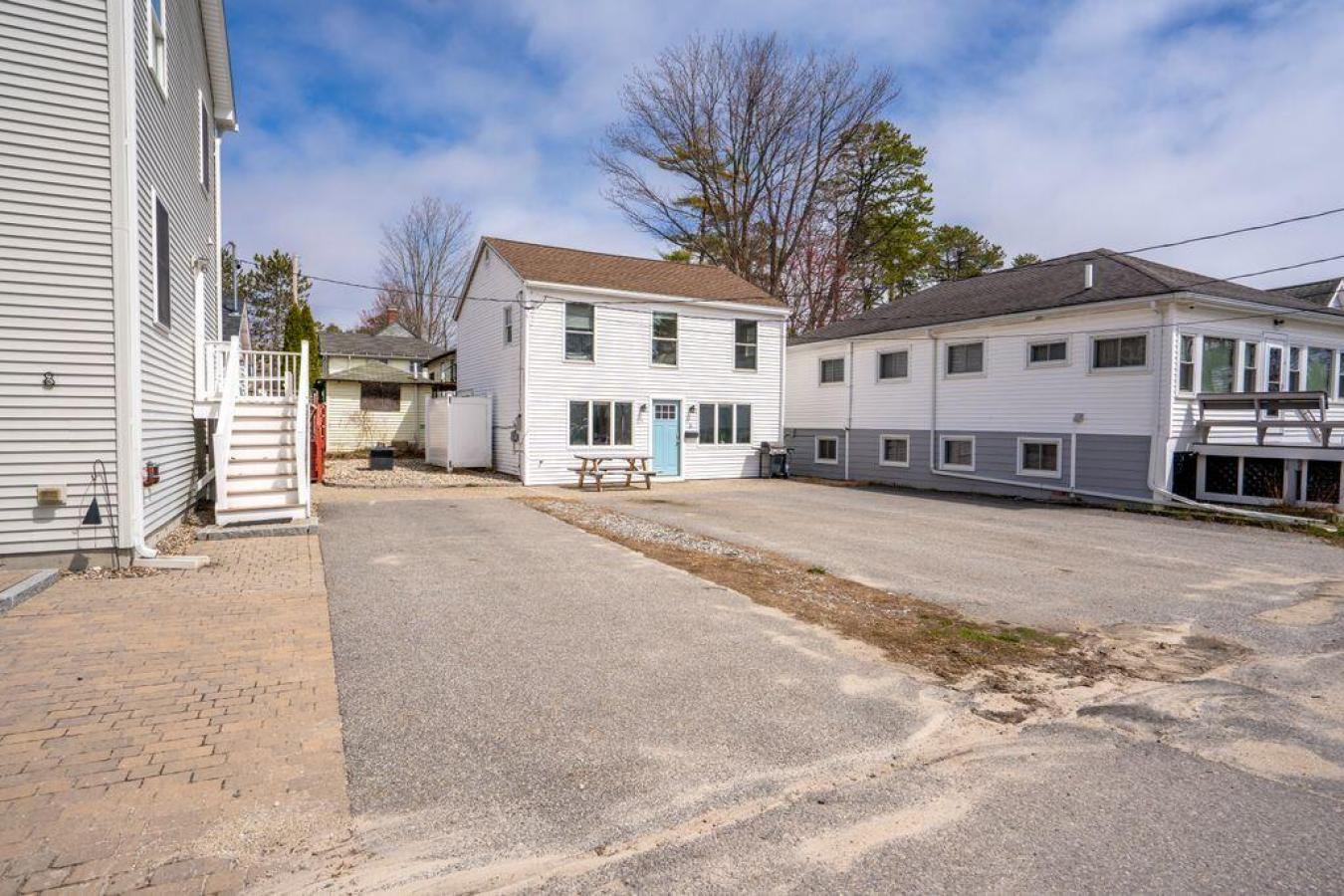 Beach life at its best! A rare opportunity to own a coastal retreat ju – image 6