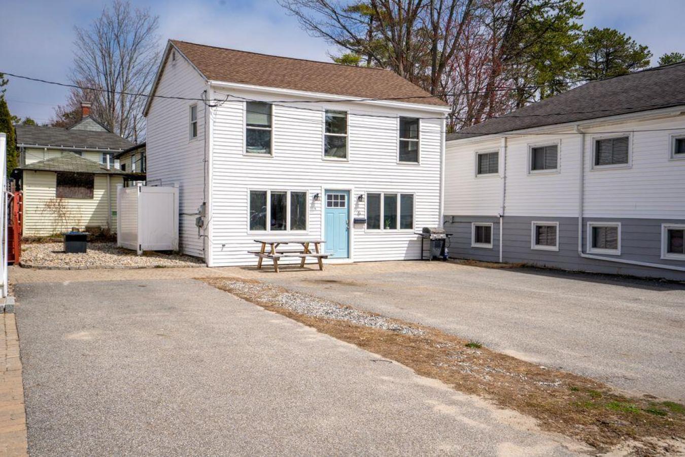 Beach life at its best! A rare opportunity to own a coastal retreat ju – image 8