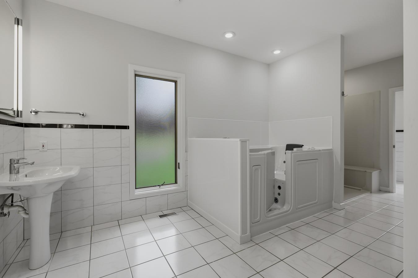 Clayton, St. Louis, 63105, United States, 4 Bedrooms Bedrooms, ,2 BathroomsBathrooms,Residential,For Sale,2040779