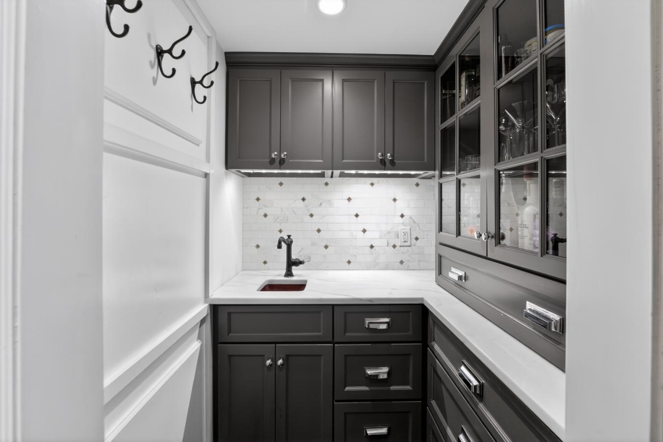 Boston, Suffolk, 02115, United States, 1 Bedroom Bedrooms, ,2 BathroomsBathrooms,Residential,For Sale,2045736