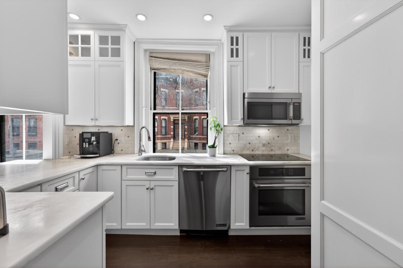 Boston, Suffolk, 02115, United States, 1 Bedroom Bedrooms, ,2 BathroomsBathrooms,Residential,For Sale,2045736