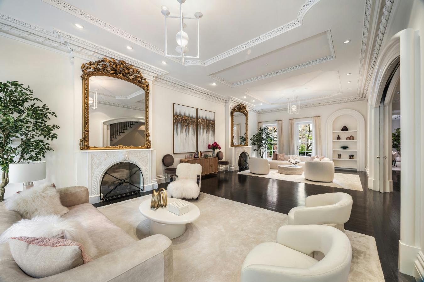 28-FOOT-WIDE TOWNHOME ON GOLD COAST OF GREENWICH VILLAGE WITH LUSH GAR – image 1