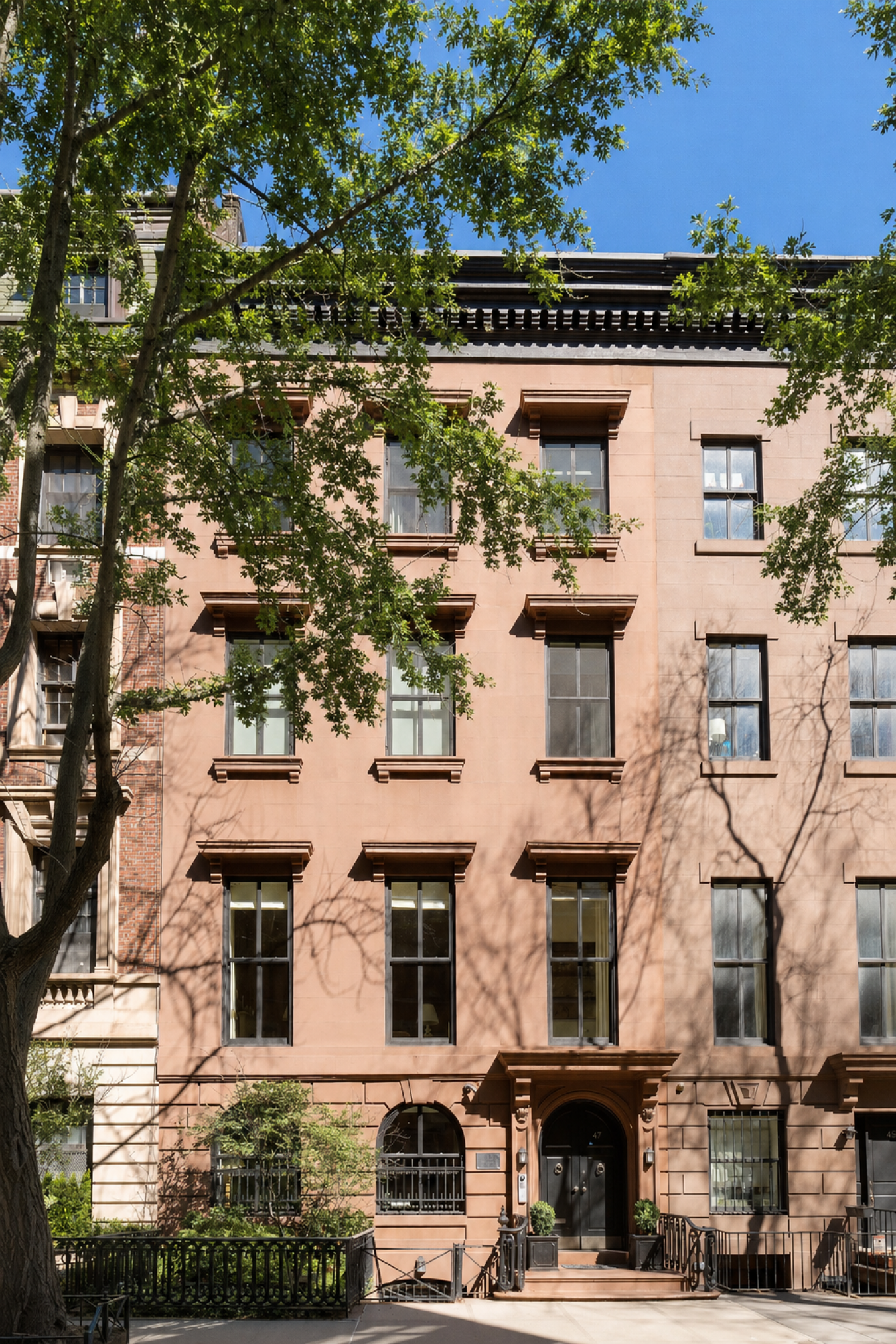 28-FOOT-WIDE TOWNHOME ON GOLD COAST OF GREENWICH VILLAGE WITH LUSH GAR – image 15