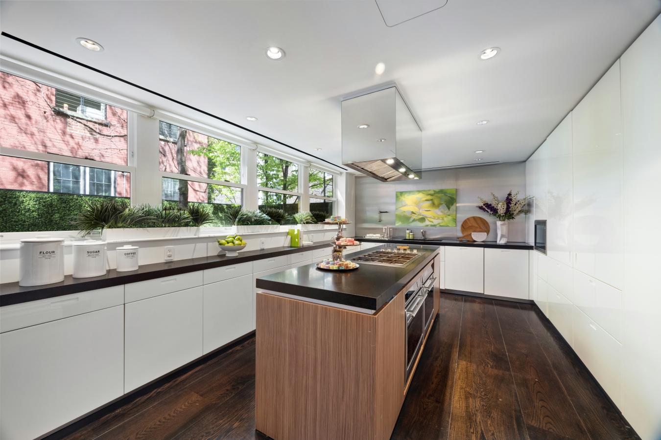 28-FOOT-WIDE TOWNHOME ON GOLD COAST OF GREENWICH VILLAGE WITH LUSH GAR – image 9