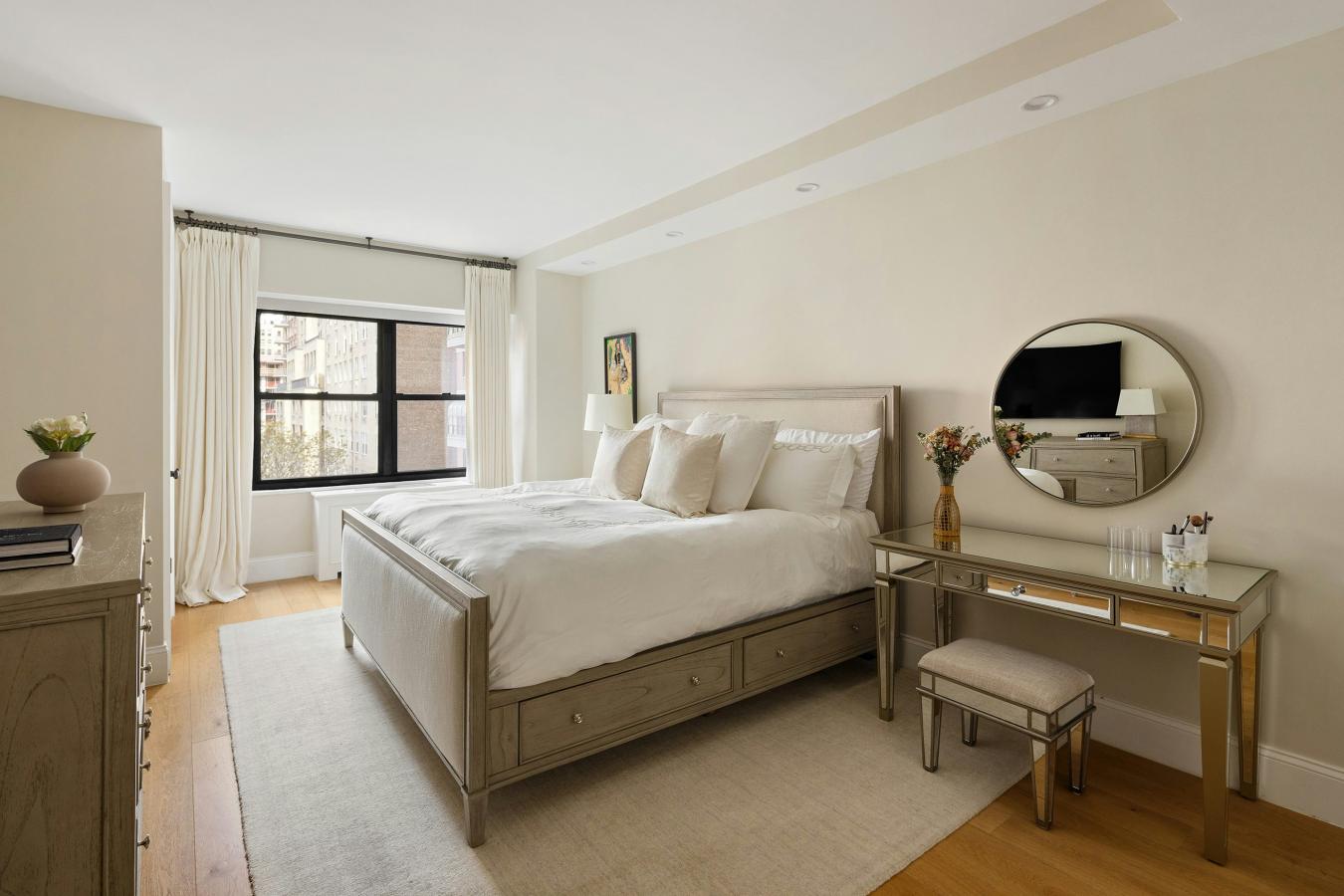 New York, New York, 10021, United States, 2 Bedrooms Bedrooms, ,3 BathroomsBathrooms,Residential,For Sale,2042566