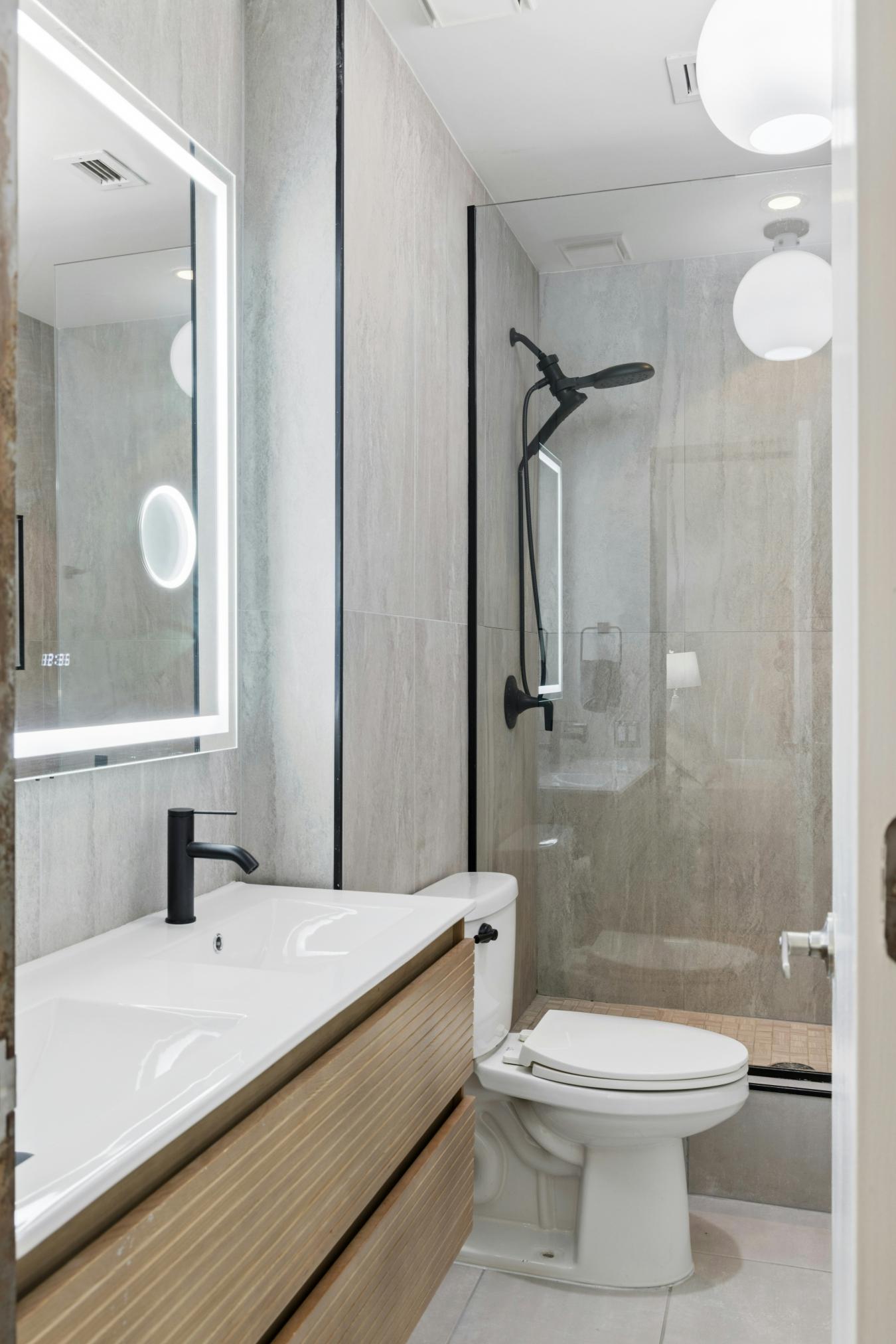 Chelsea, New York, 10011, United States, 2 Bedrooms Bedrooms, ,2 BathroomsBathrooms,Residential,For Sale,2042557