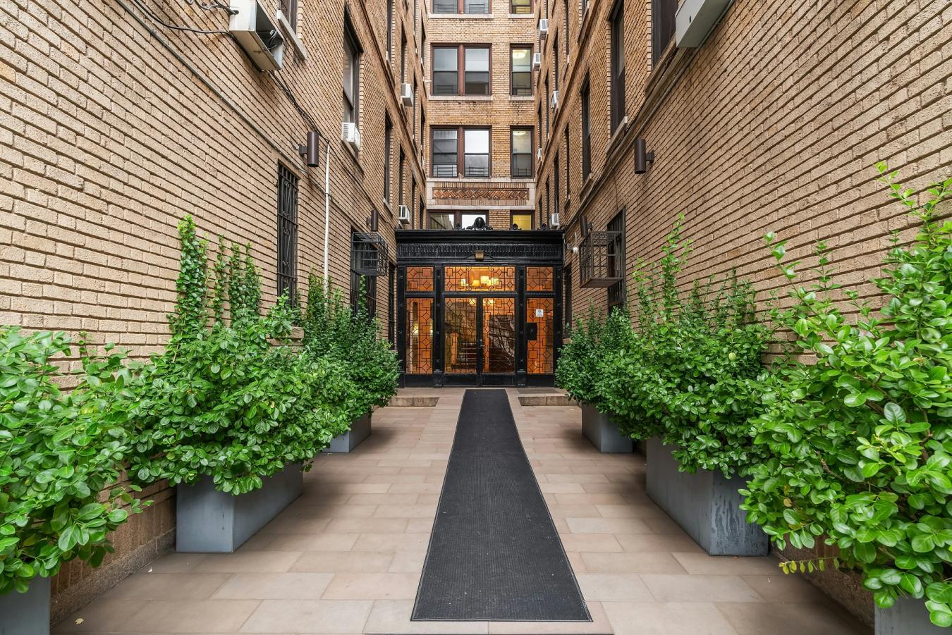 Central Harlem, New York, 10026, United States, 2 Bedrooms Bedrooms, ,2 BathroomsBathrooms,Residential,For Sale,2042556