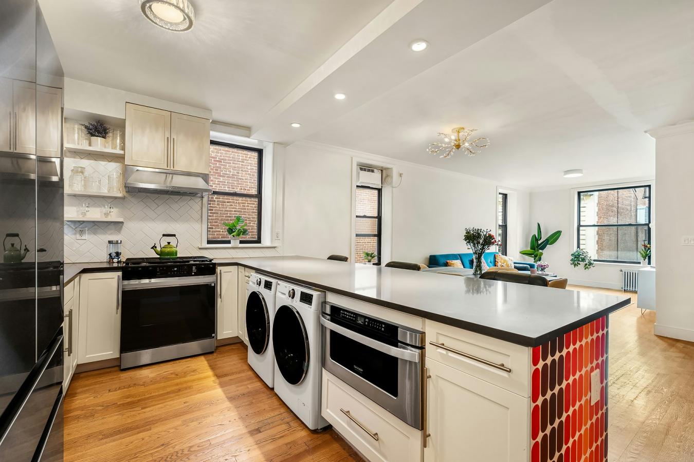 Central Harlem, New York, 10026, United States, 2 Bedrooms Bedrooms, ,2 BathroomsBathrooms,Residential,For Sale,2042556
