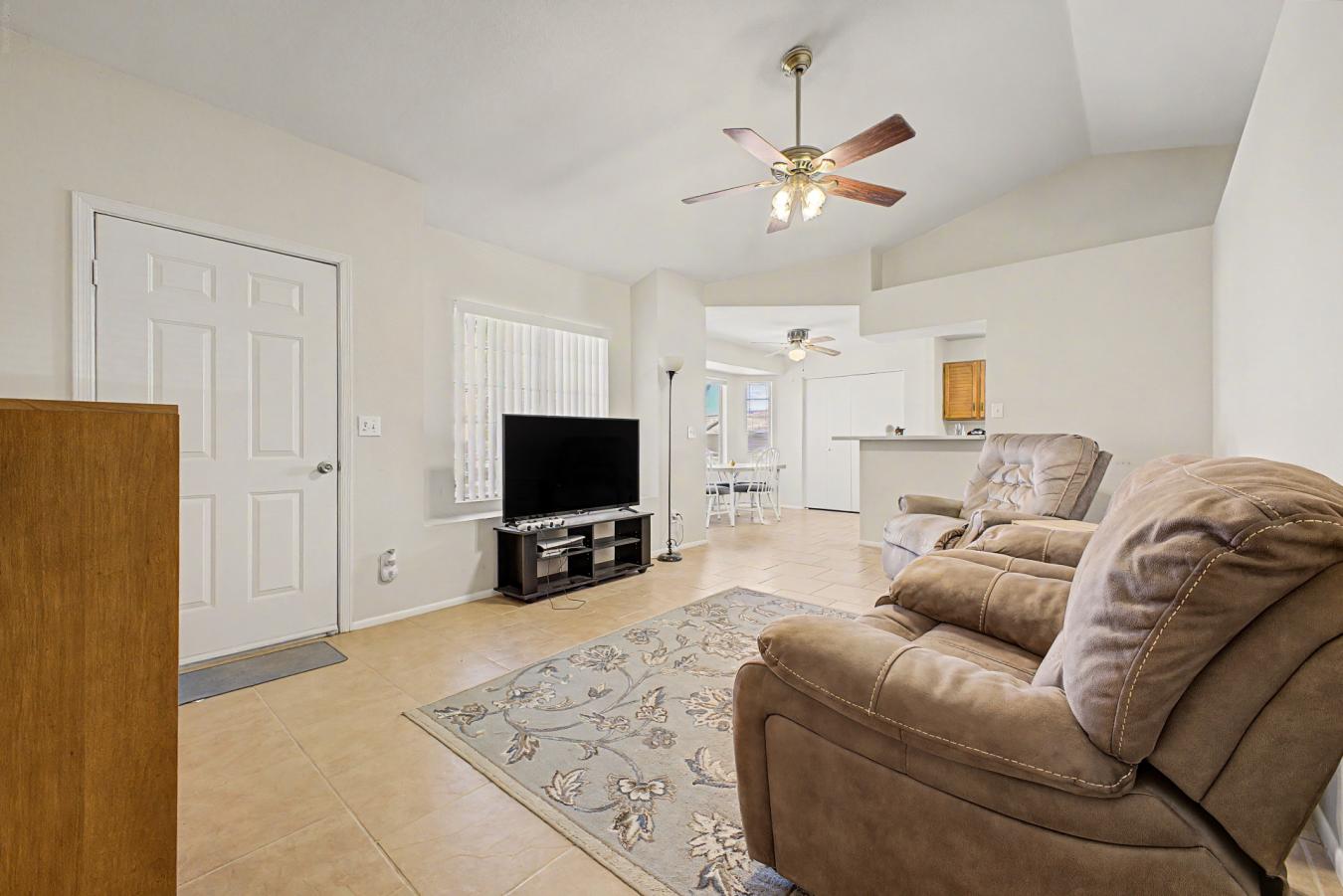 NEWER AC - WATER HEATER - ROOF: Vaulted ceilings and a corner unit giv – image 4