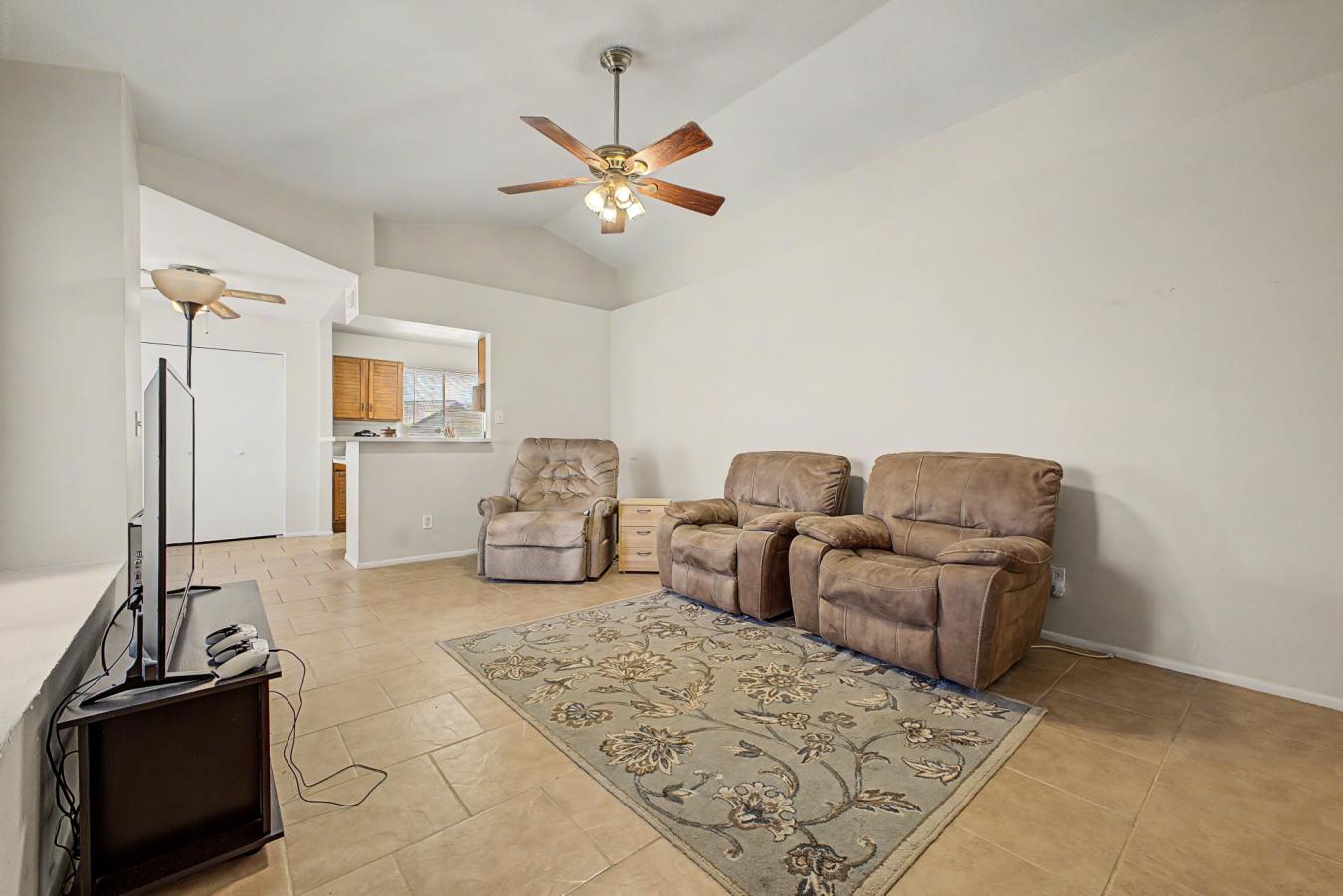 NEWER AC - WATER HEATER - ROOF: Vaulted ceilings and a corner unit giv – image 9