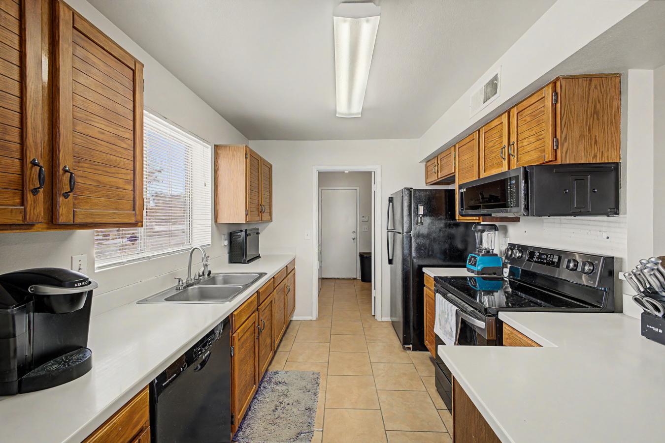 NEWER AC - WATER HEATER - ROOF: Vaulted ceilings and a corner unit giv – image 11