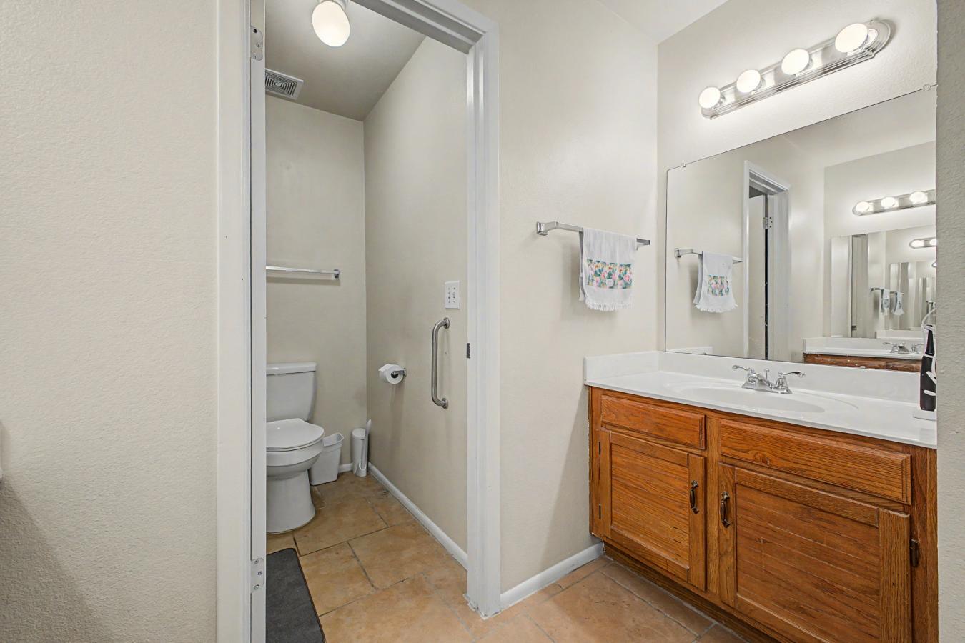 NEWER AC - WATER HEATER - ROOF: Vaulted ceilings and a corner unit giv – image 19
