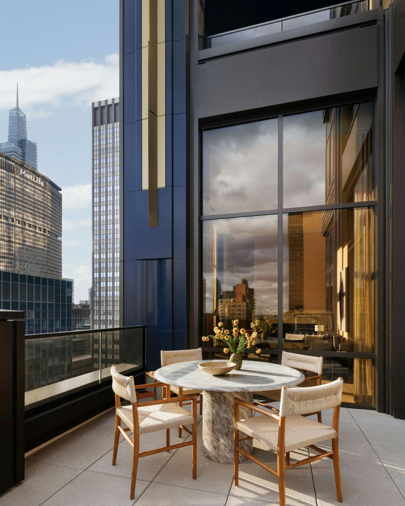 New York, New York, 10017, United States, 2 Bedrooms Bedrooms, ,2 BathroomsBathrooms,Residential,For Sale,2043056
