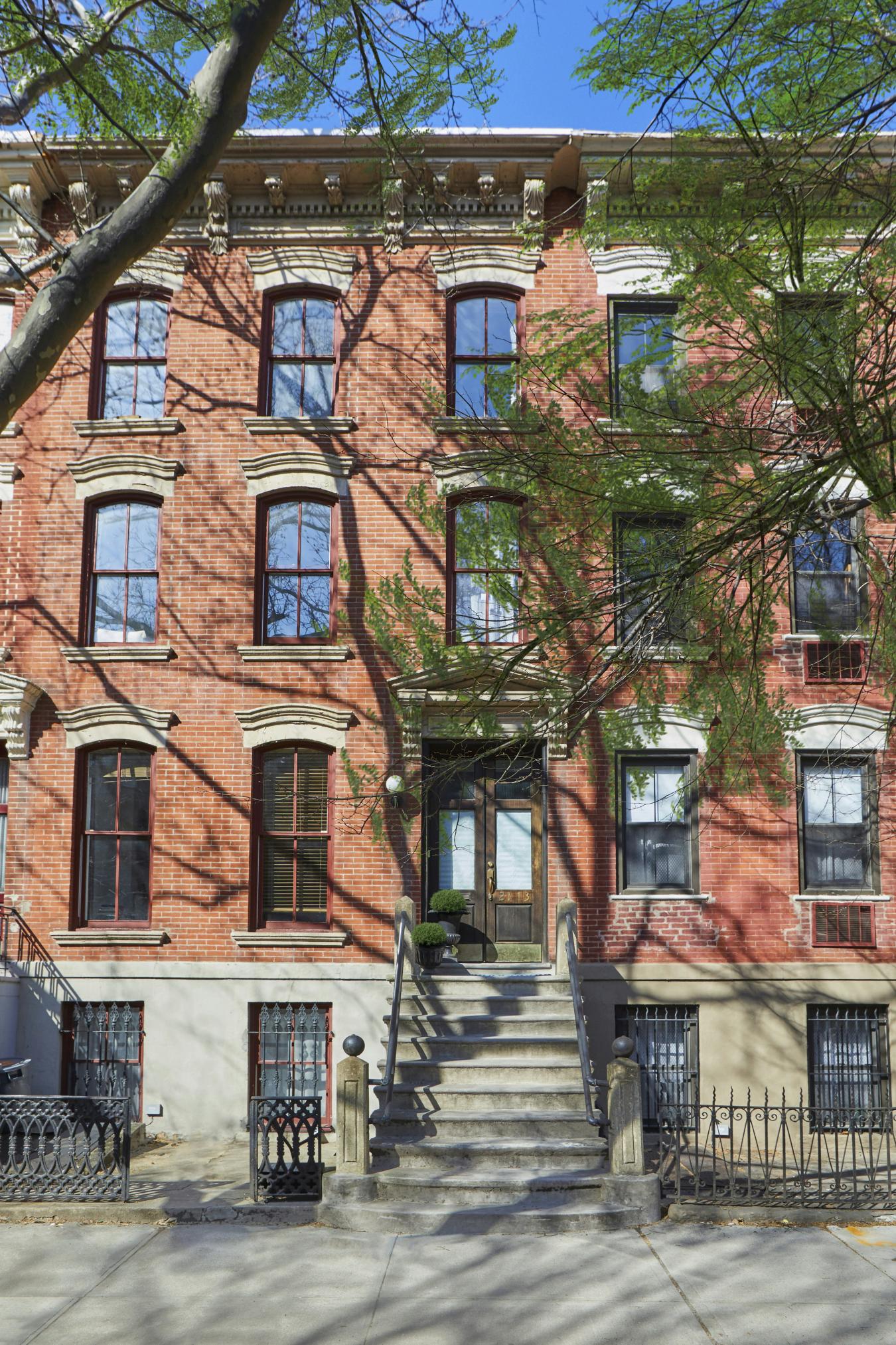Long Island City, New York, 11101, United States, 6 Bedrooms Bedrooms, ,3 BathroomsBathrooms,Residential,For Sale,2043054