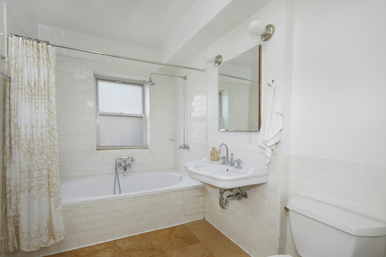 Long Island City, New York, 11101, United States, 6 Bedrooms Bedrooms, ,3 BathroomsBathrooms,Residential,For Sale,2043054