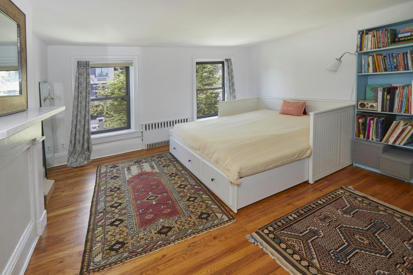 Long Island City, New York, 11101, United States, 6 Bedrooms Bedrooms, ,3 BathroomsBathrooms,Residential,For Sale,2043054