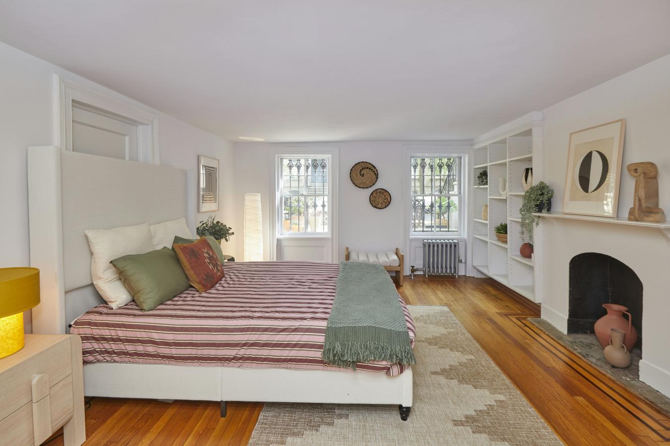 Long Island City, New York, 11101, United States, 6 Bedrooms Bedrooms, ,3 BathroomsBathrooms,Residential,For Sale,2043054