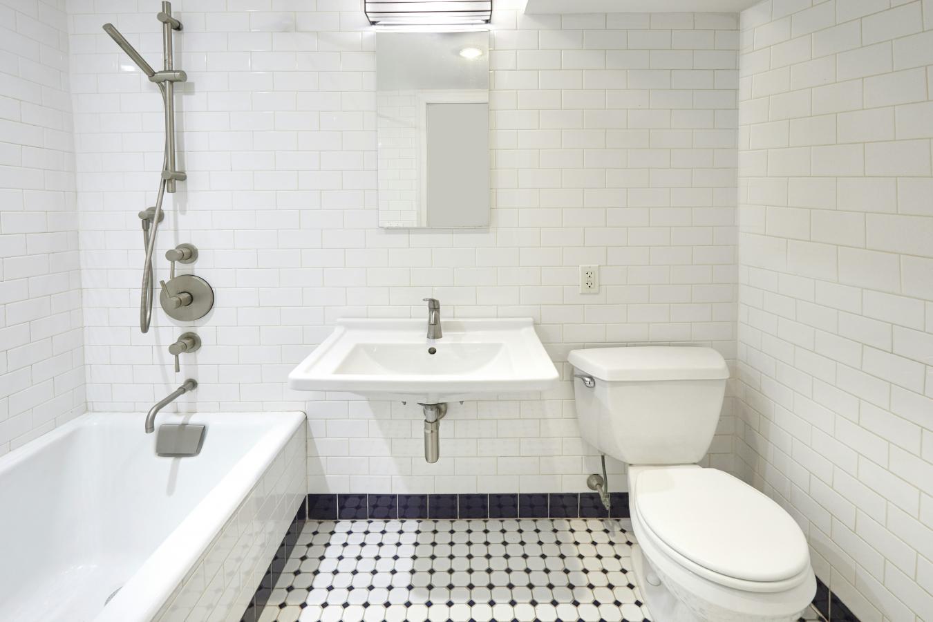 Long Island City, New York, 11101, United States, 6 Bedrooms Bedrooms, ,3 BathroomsBathrooms,Residential,For Sale,2043054