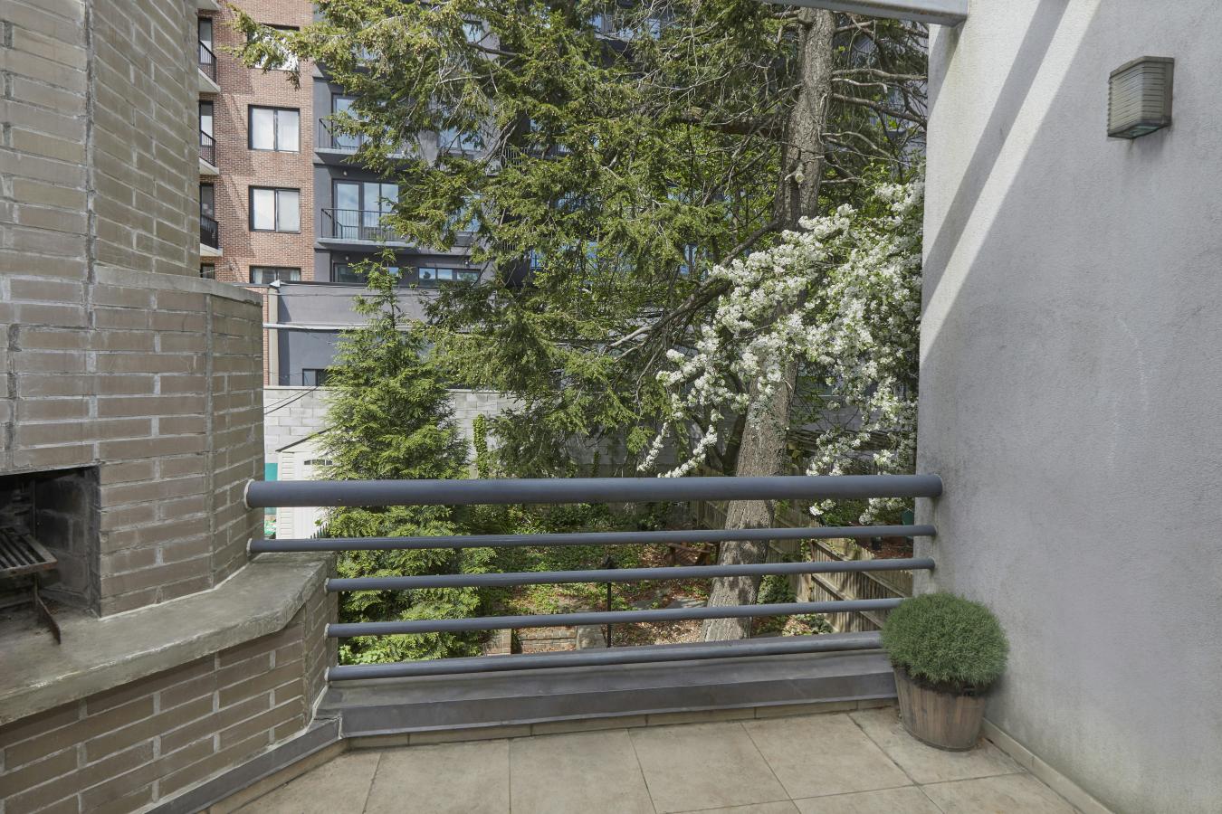 Long Island City, New York, 11101, United States, 6 Bedrooms Bedrooms, ,3 BathroomsBathrooms,Residential,For Sale,2043054